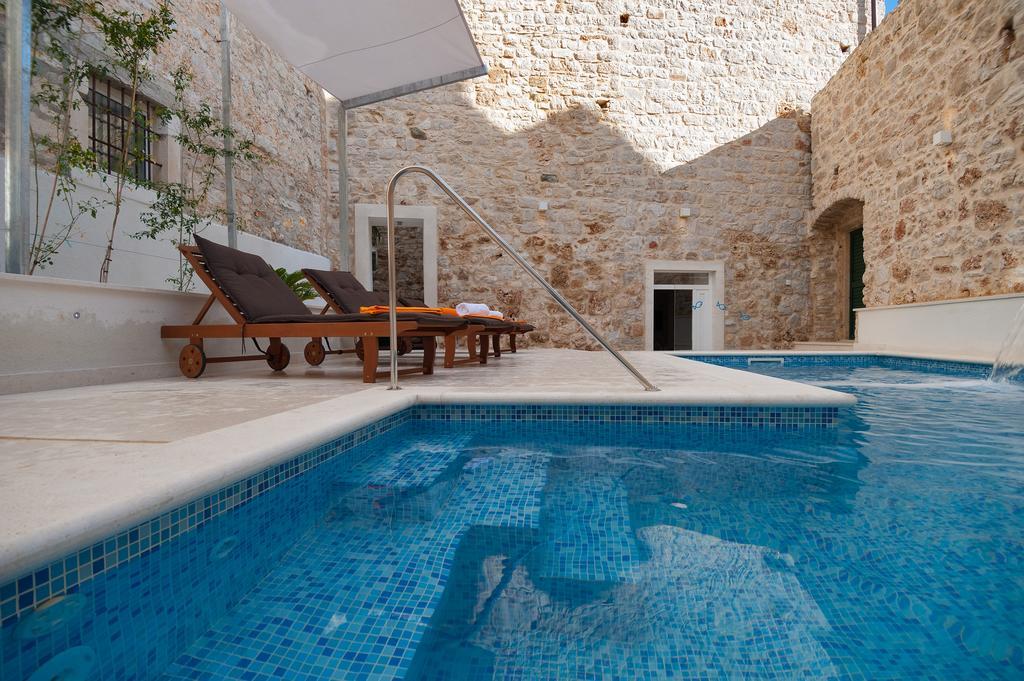 Villa Majestic With Heated Pool And Rooftop Terrace Bol Rom bilde